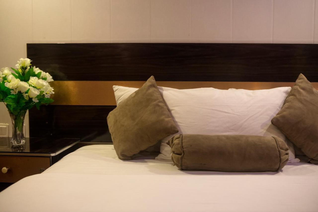 Hotel Marco Polo Lahore Esterno foto