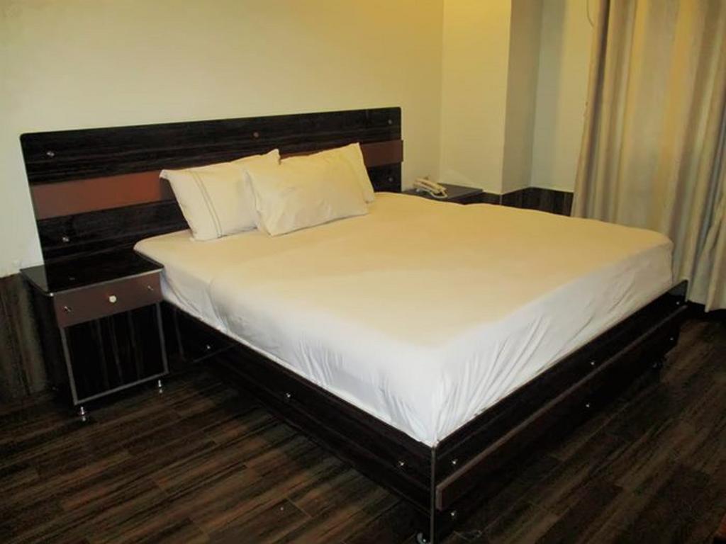 Hotel Marco Polo Lahore Esterno foto